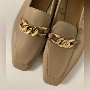 H&M beige/nude loafers with chain detail
